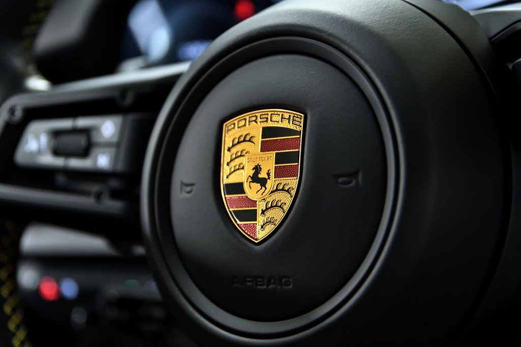 2022 Porsche 911 Carrera S in Laval, Quebec - 17 - w1024h768px