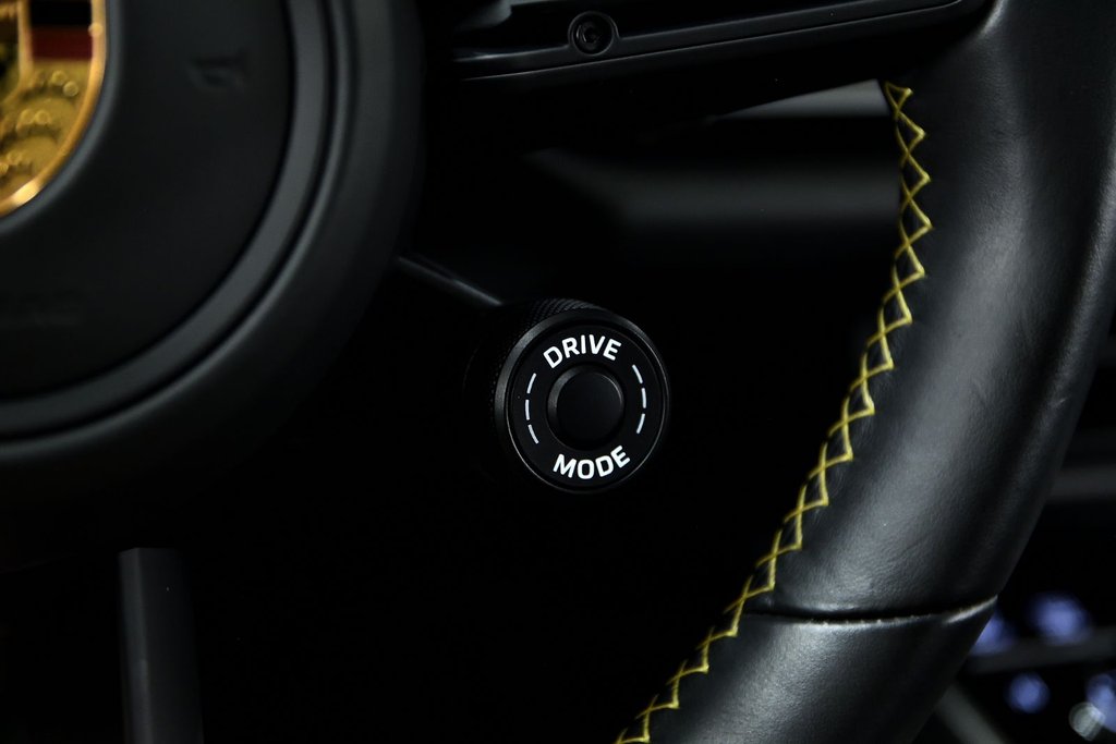 2022 Porsche 911 Carrera S in Laval, Quebec - 18 - w1024h768px
