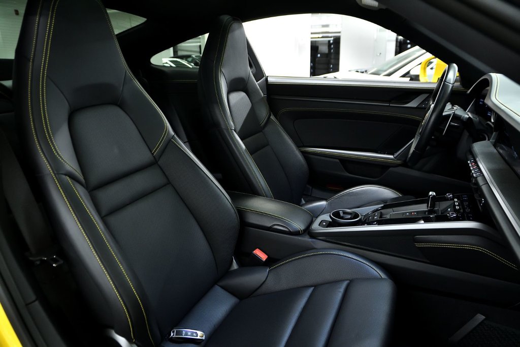 2022 Porsche 911 Carrera S in Laval, Quebec - 36 - w1024h768px