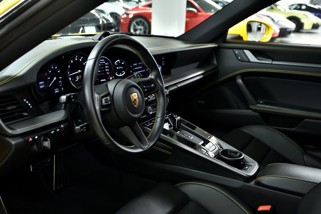 2022 Porsche 911 Carrera S in Laval, Quebec - 33 - w1024h768px