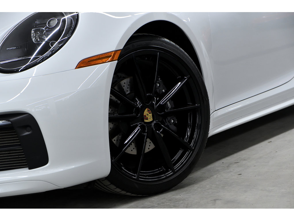 2023 Porsche 911 Carrera 4 Cabriolet / Burmester / Sport Package in Laval, Quebec - 11 - w1024h768px