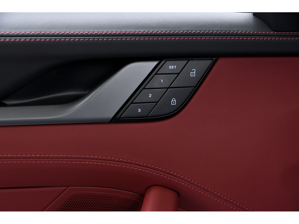 2023 Porsche 911 Carrera 4 Cabriolet / Burmester / Sport Package in Laval, Quebec - 24 - w1024h768px