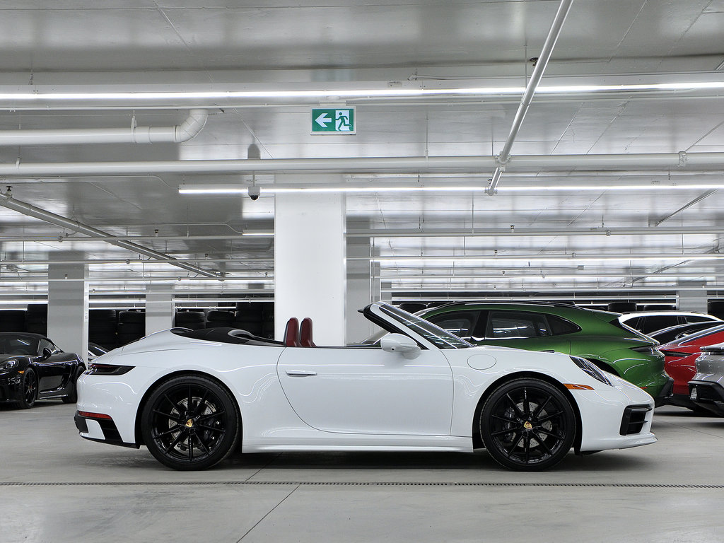 2023 Porsche 911 Carrera 4 Cabriolet / Burmester / Sport Package in Laval, Quebec - 2 - w1024h768px