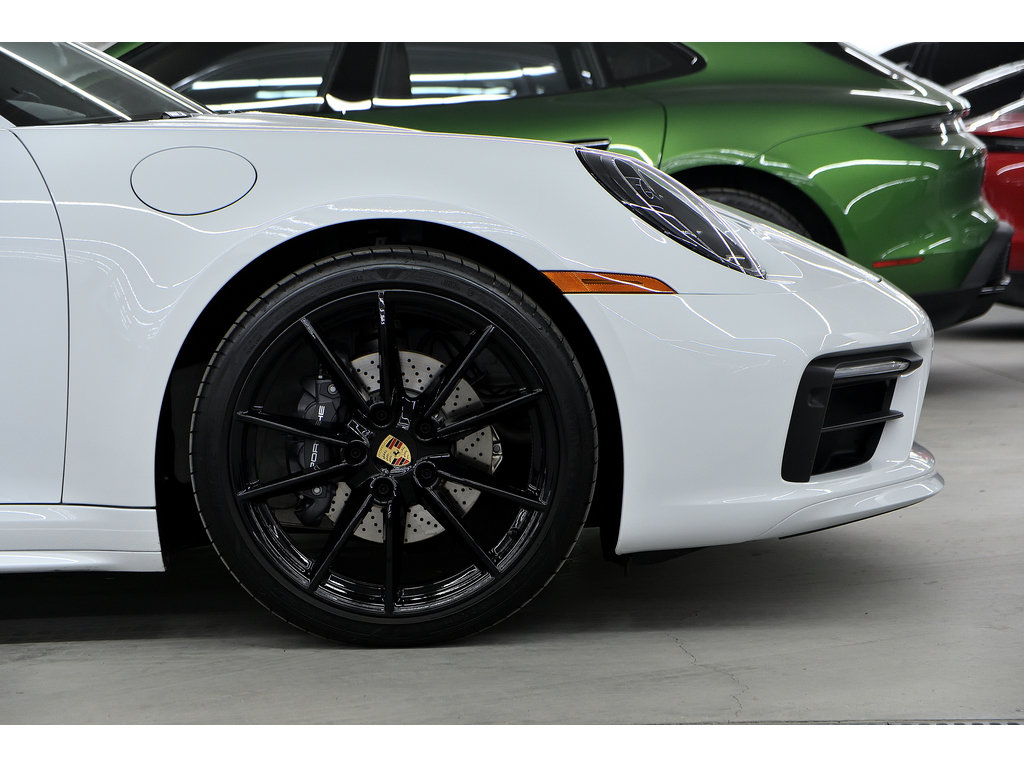2023 Porsche 911 Carrera 4 Cabriolet / Burmester / Sport Package in Laval, Quebec - 4 - w1024h768px