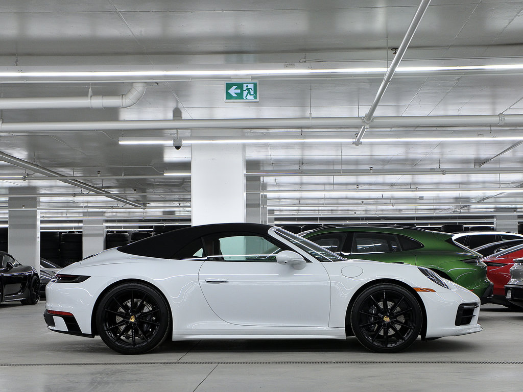 2023 Porsche 911 Carrera 4 Cabriolet / Burmester / Sport Package in Laval, Quebec - 3 - w1024h768px