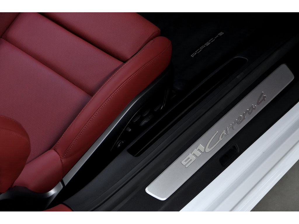 2023 Porsche 911 Carrera 4 Cabriolet / Burmester / Sport Package in Laval, Quebec - 13 - w1024h768px
