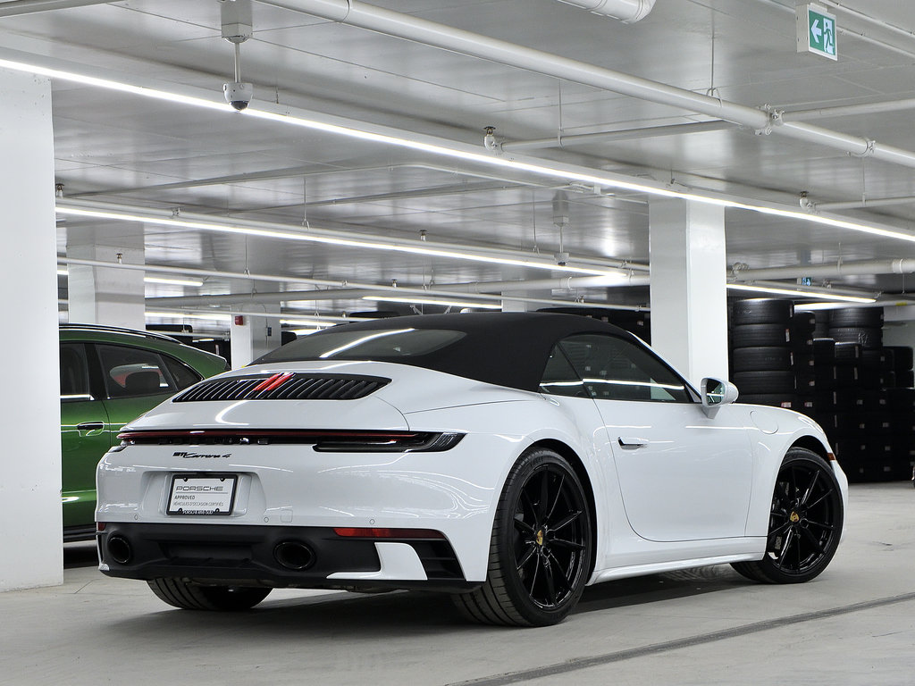 2023 Porsche 911 Carrera 4 Cabriolet / Burmester / Sport Package in Laval, Quebec - 5 - w1024h768px