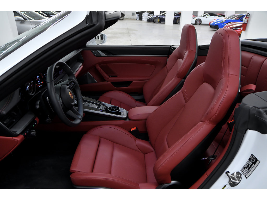 2023 Porsche 911 Carrera 4 Cabriolet / Burmester / Sport Package in Laval, Quebec - 28 - w1024h768px