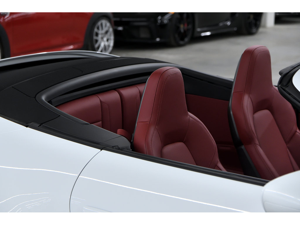 2023 Porsche 911 Carrera 4 Cabriolet / Burmester / Sport Package in Laval, Quebec - 34 - w1024h768px