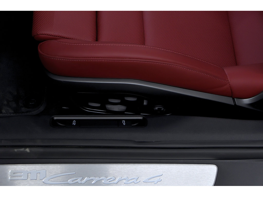 2023 Porsche 911 Carrera 4 Cabriolet / Burmester / Sport Package in Laval, Quebec - 30 - w1024h768px