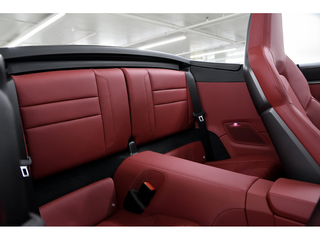 2023 Porsche 911 Carrera 4 Cabriolet / Burmester / Sport Package in Laval, Quebec - 35 - w1024h768px