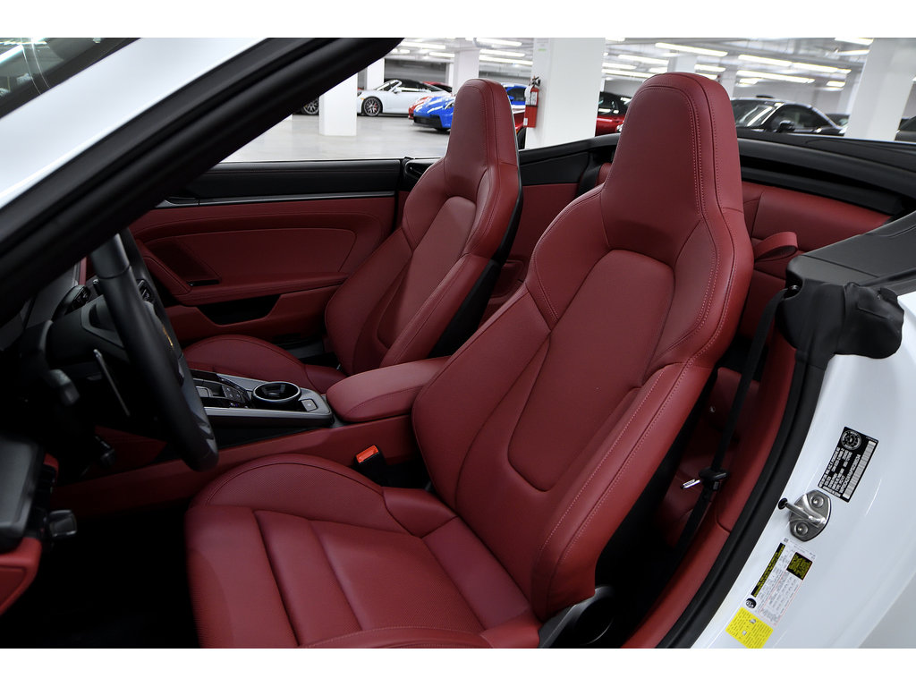 2023 Porsche 911 Carrera 4 Cabriolet / Burmester / Sport Package in Laval, Quebec - 29 - w1024h768px