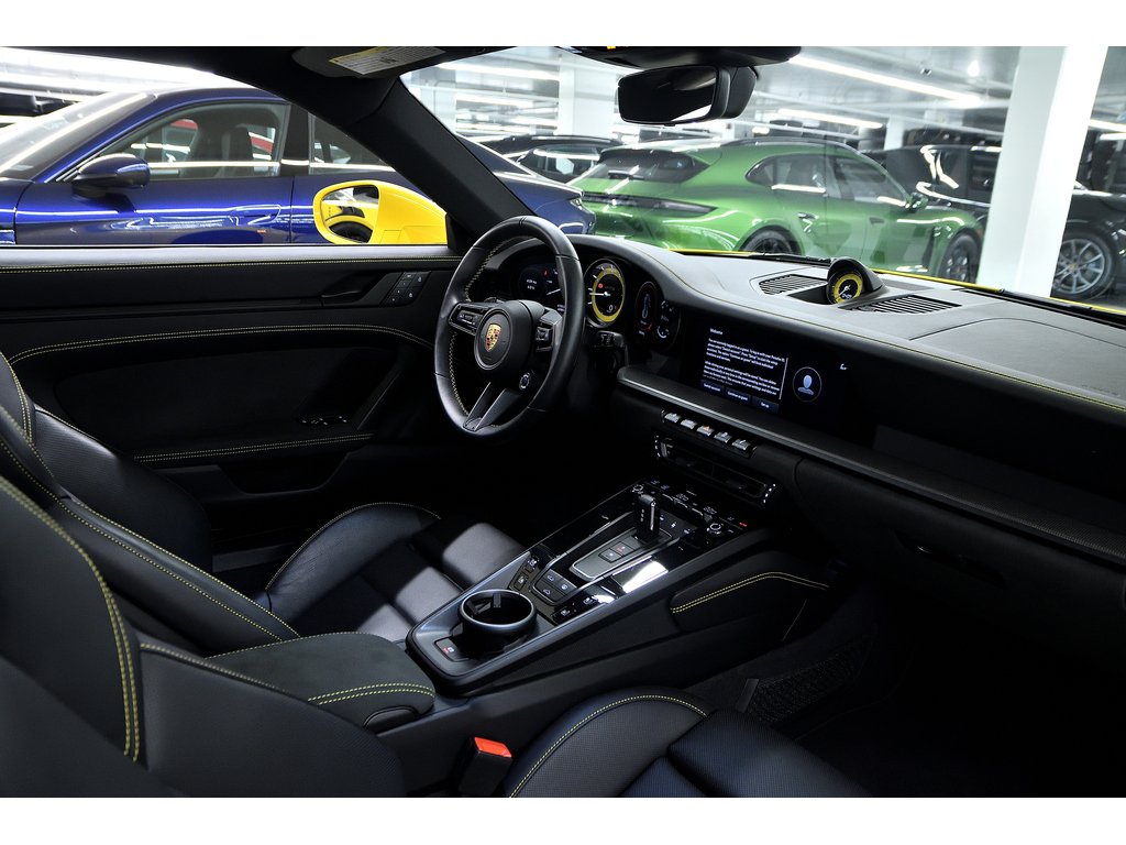 Porsche 911 Carrera 4 GTS Coupe / Premium Package / ACC 2023 à Laval, Québec - 25 - w1024h768px