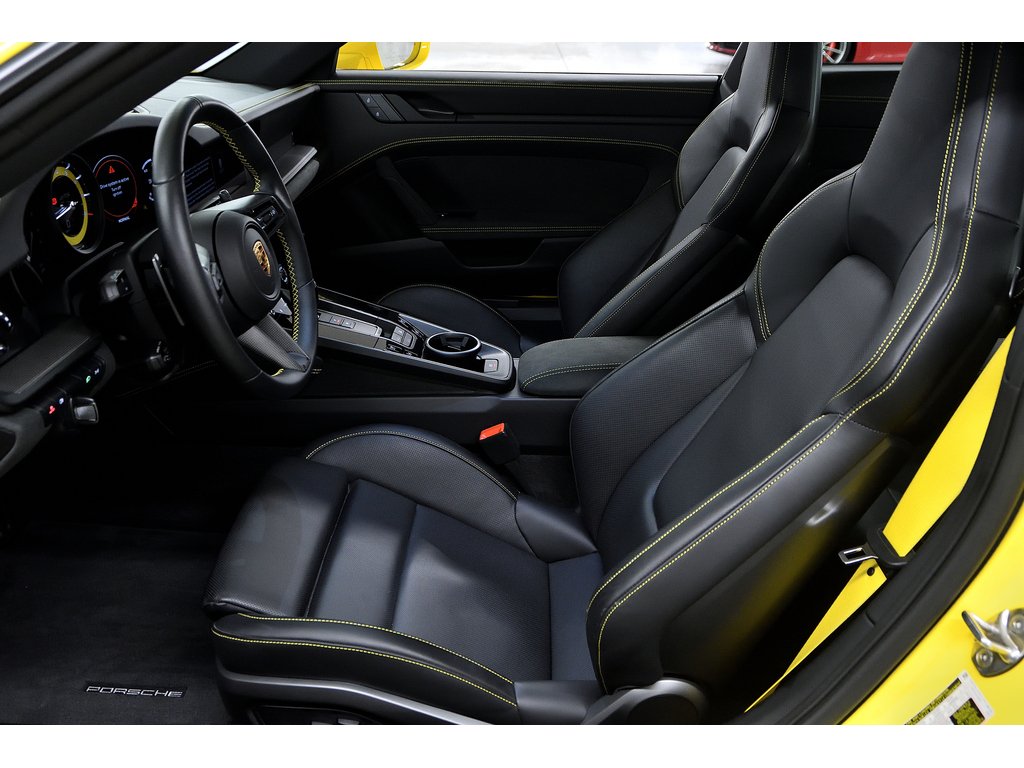 Porsche 911 Carrera 4 GTS Coupe / Premium Package / ACC 2023 à Laval, Québec - 12 - w1024h768px