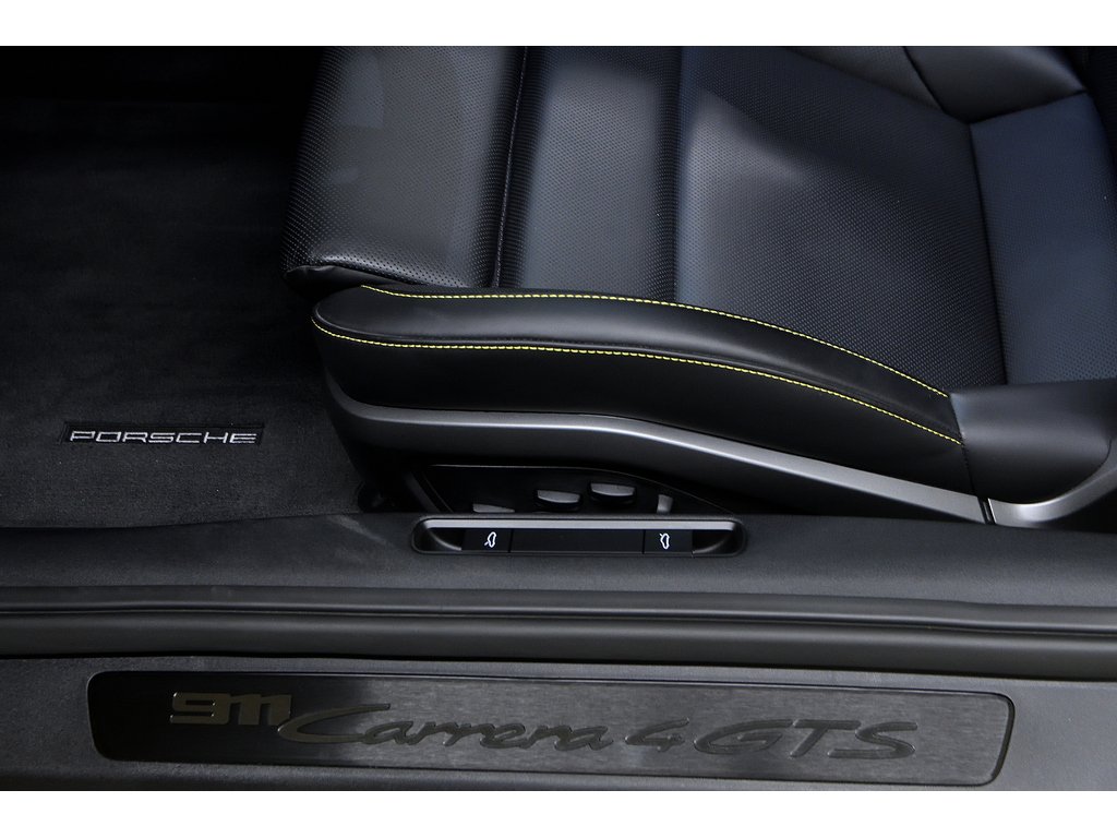 Porsche 911 Carrera 4 GTS Coupe / Premium Package / ACC 2023 à Laval, Québec - 13 - w1024h768px