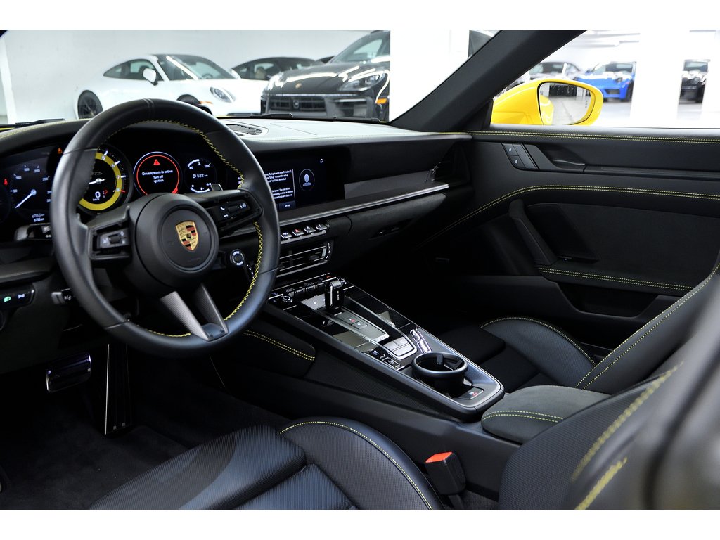 Porsche 911 Carrera 4 GTS Coupe / Premium Package / ACC 2023 à Laval, Québec - 11 - w1024h768px