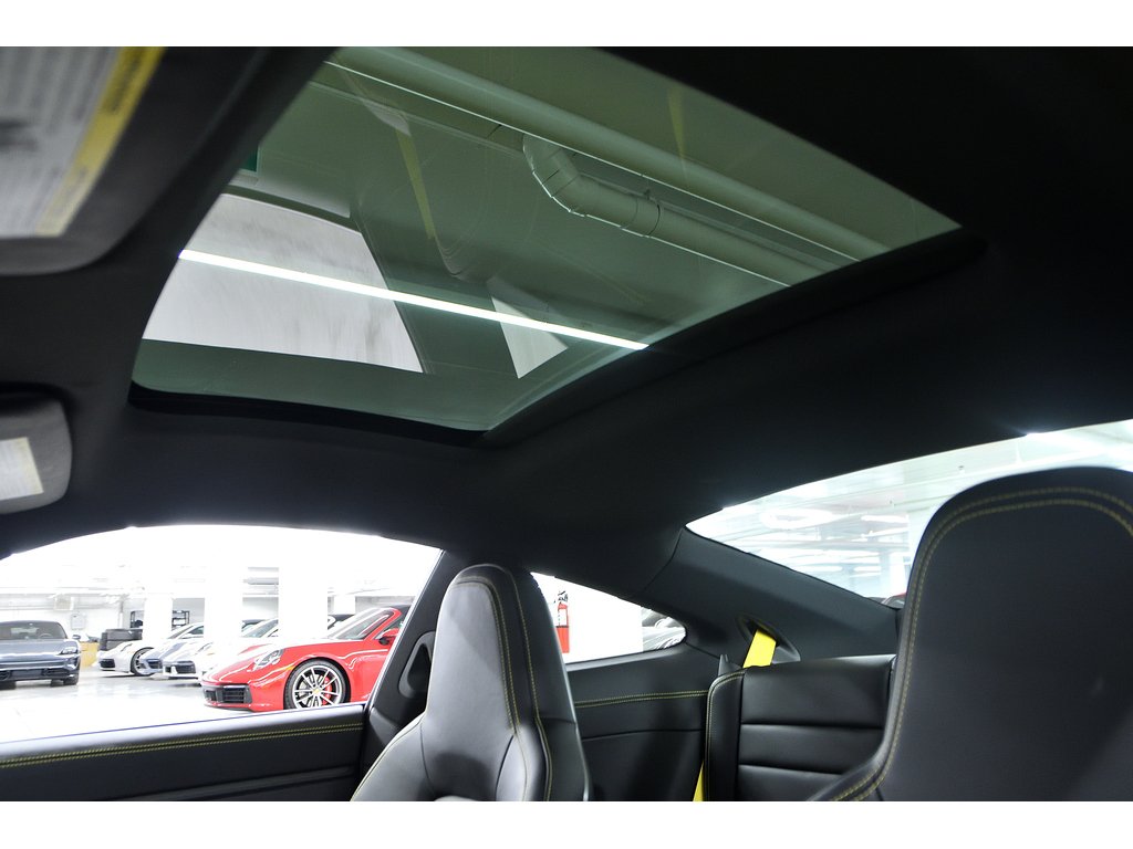 Porsche 911 Carrera 4 GTS Coupe / Premium Package / ACC 2023 à Laval, Québec - 14 - w1024h768px