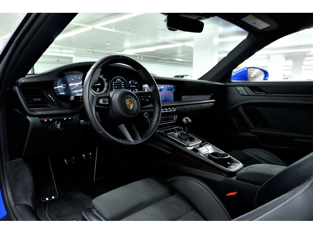 2023 Porsche 911 Carrera GTS Coupe / Manual Transmission / BOSE in Laval, Quebec - 11 - w1024h768px