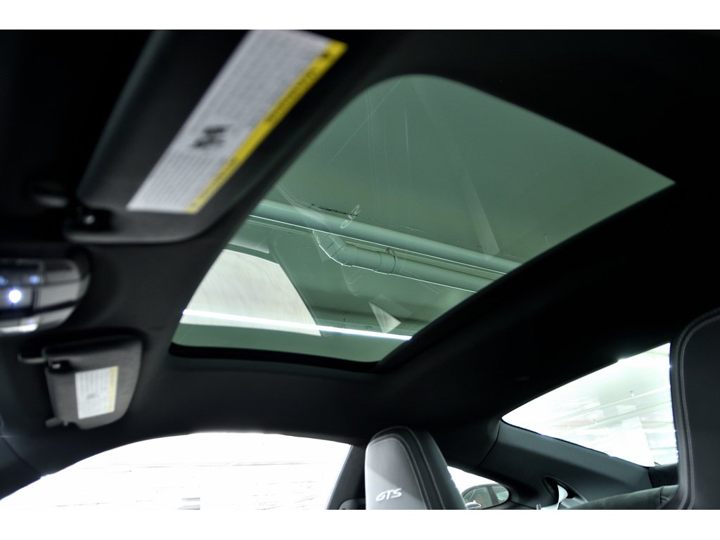 2023 Porsche 911 Carrera GTS Coupe / Manual Transmission / BOSE in Laval, Quebec - 14 - w1024h768px