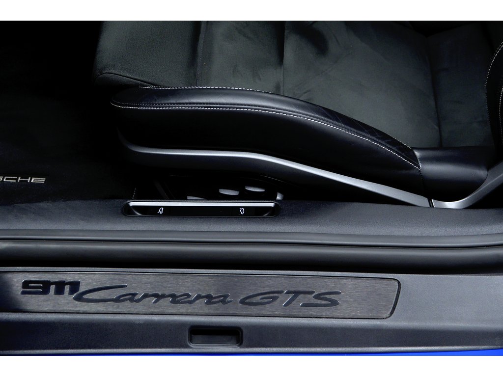 2023 Porsche 911 Carrera GTS Coupe / Manual Transmission / BOSE in Laval, Quebec - 15 - w1024h768px
