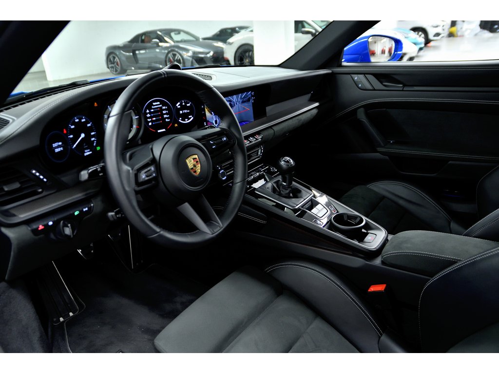 2023 Porsche 911 Carrera GTS Coupe / Manual Transmission / BOSE in Laval, Quebec - 12 - w1024h768px