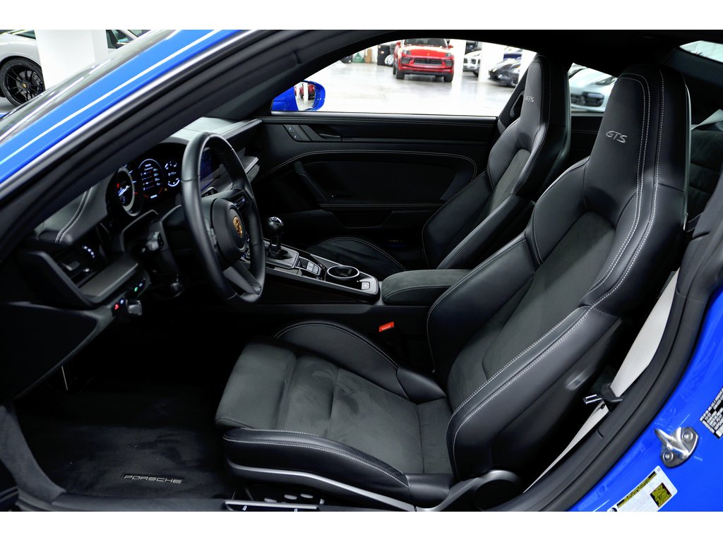 2023 Porsche 911 Carrera GTS Coupe / Manual Transmission / BOSE in Laval, Quebec - 13 - w1024h768px