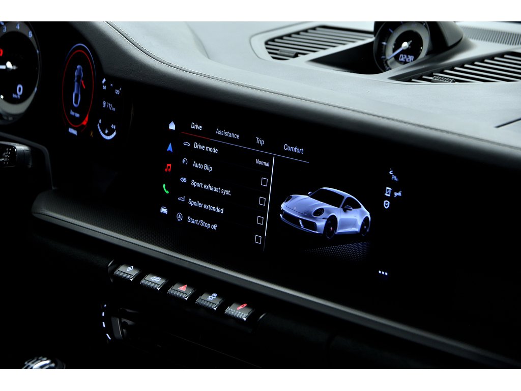 2023 Porsche 911 Carrera GTS Coupe / Manual Transmission / BOSE in Laval, Quebec - 35 - w1024h768px