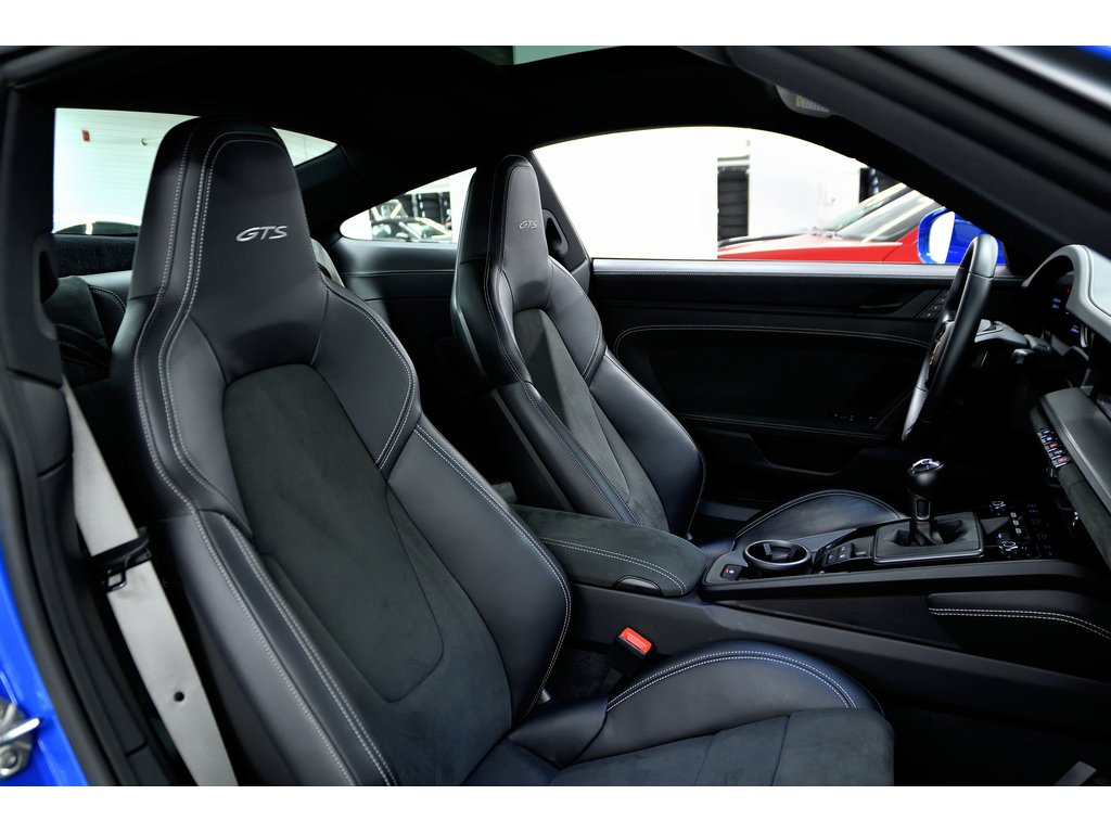 2023 Porsche 911 Carrera GTS Coupe / Manual Transmission / BOSE in Laval, Quebec - 37 - w1024h768px
