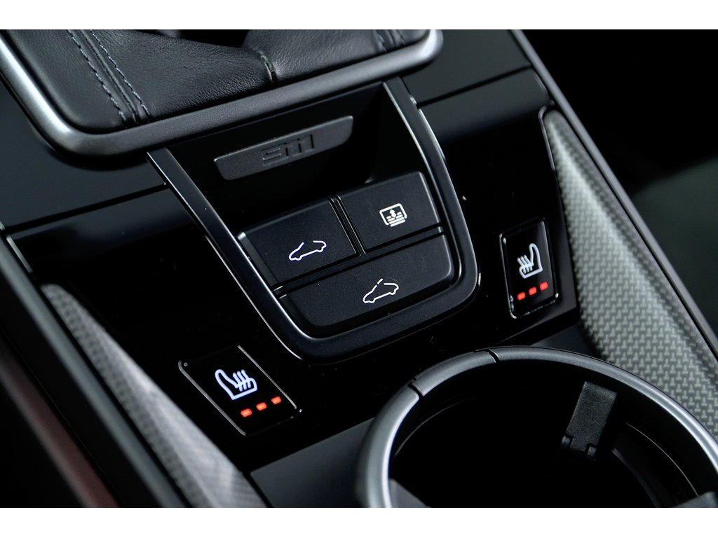 2023 Porsche 911 Carrera GTS Coupe / Manual Transmission / BOSE in Laval, Quebec - 28 - w1024h768px