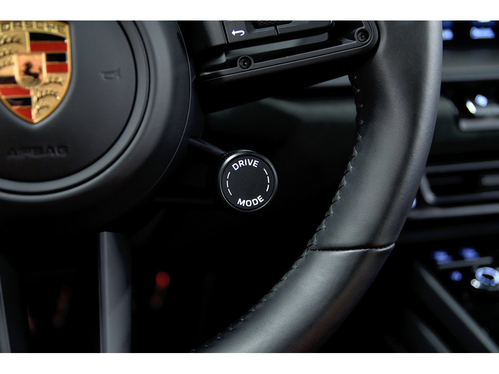 2023 Porsche 911 Carrera GTS Coupe / Manual Transmission / BOSE in Laval, Quebec - 18 - w1024h768px