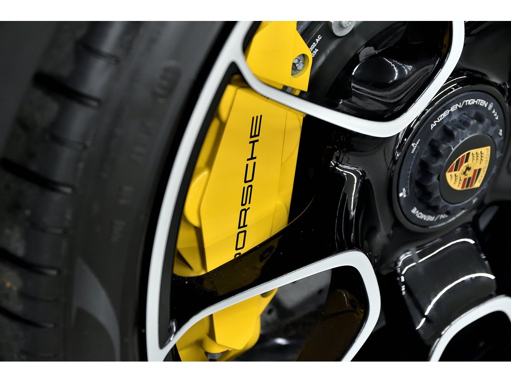 Porsche 911 Turbo S / Sport Exhaust / PCCBs / PASM / BOSE 2023 à Laval, Québec - 9 - w1024h768px