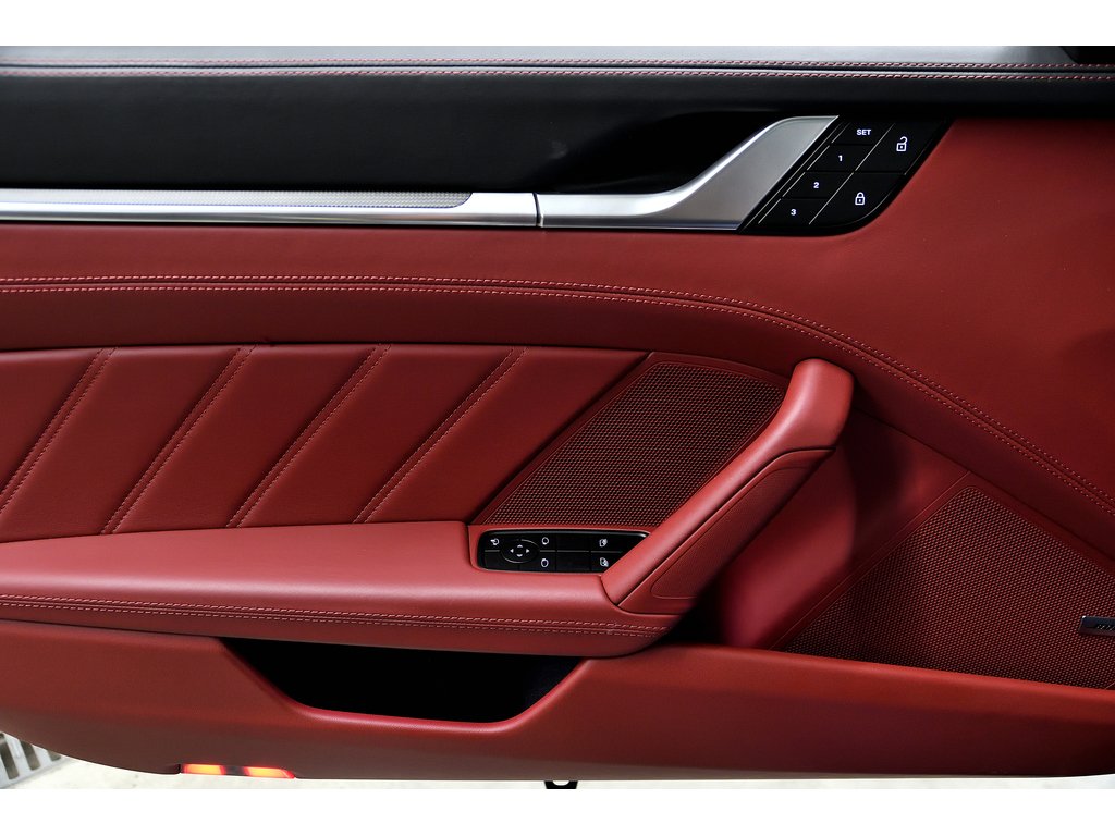 Porsche 911 Turbo S / Sport Exhaust / PCCBs / PASM / BOSE 2023 à Laval, Québec - 34 - w1024h768px