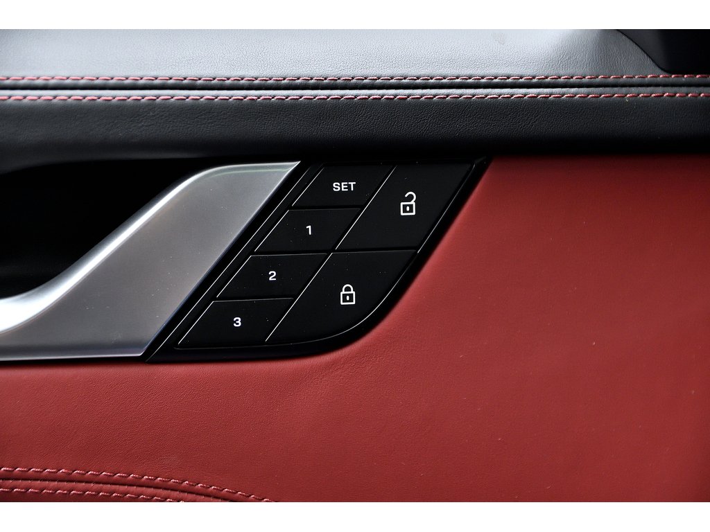 Porsche 911 Turbo S / Sport Exhaust / PCCBs / PASM / BOSE 2023 à Laval, Québec - 35 - w1024h768px