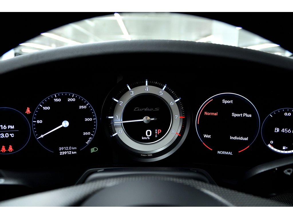 Porsche 911 Turbo S / Sport Exhaust / PCCBs / PASM / BOSE 2023 à Laval, Québec - 22 - w1024h768px