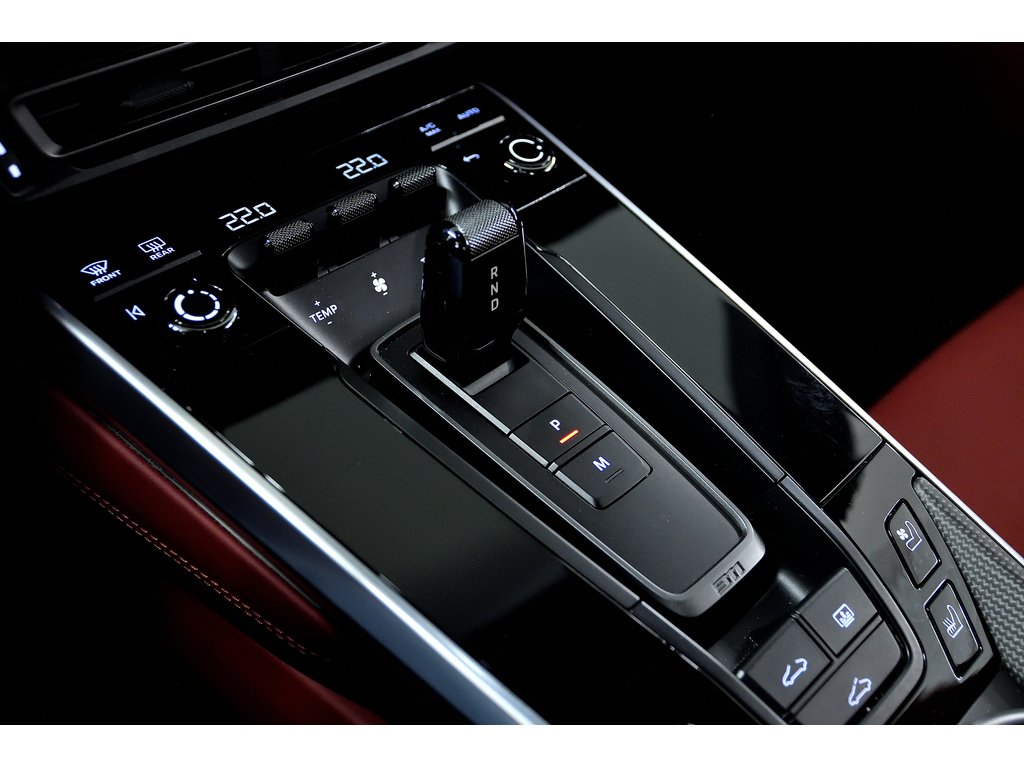 Porsche 911 Turbo S / Sport Exhaust / PCCBs / PASM / BOSE 2023 à Laval, Québec - 32 - w1024h768px