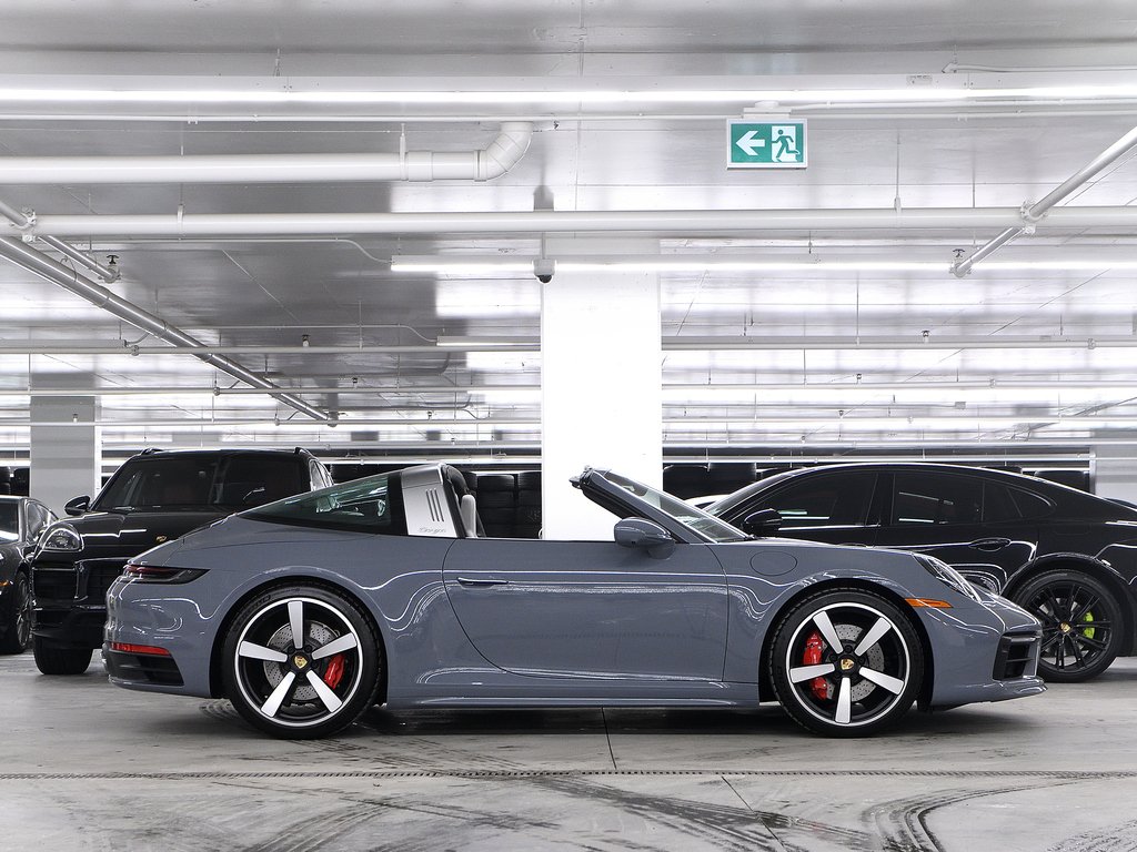 Porsche 911 Targa 4S / Premium + Sport Package / BOSE 2023 à Laval, Québec - 2 - w1024h768px
