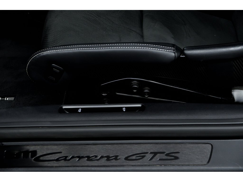 Porsche 911 Carrera GTS Coupe / PDCC / BUCKET SEATS / BOSE 2023 à Laval, Québec - 28 - w1024h768px