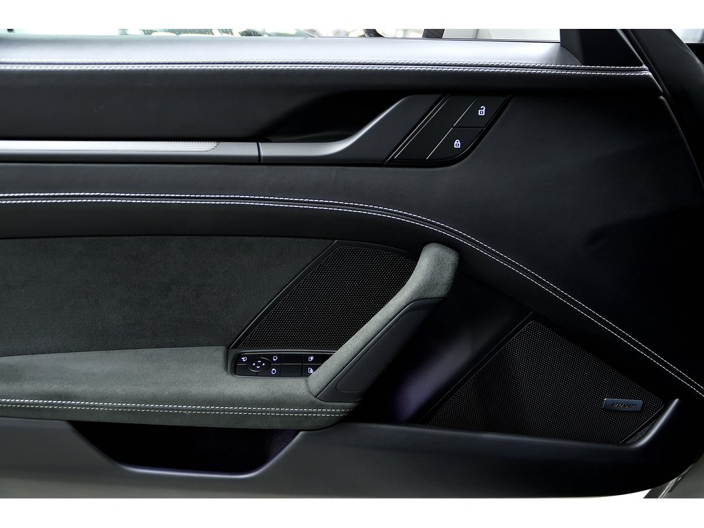 Porsche 911 Carrera GTS Coupe / PDCC / BUCKET SEATS / BOSE 2023 à Laval, Québec - 27 - w1024h768px