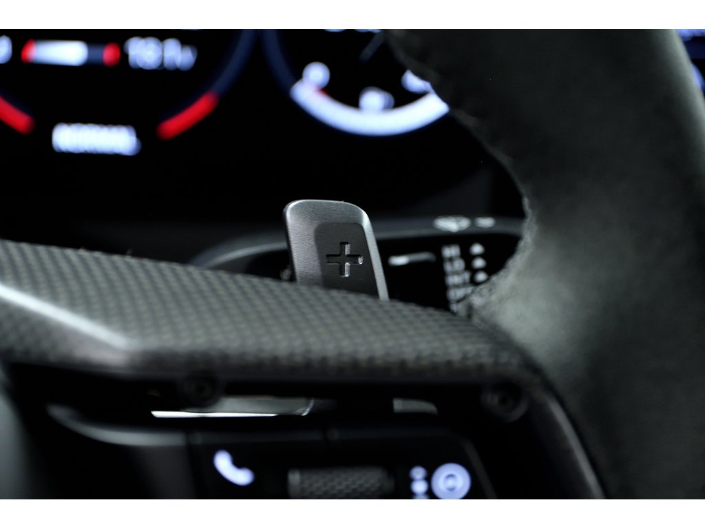 Porsche 911 Carrera GTS Coupe / PDCC / BUCKET SEATS / BOSE 2023 à Laval, Québec - 18 - w1024h768px