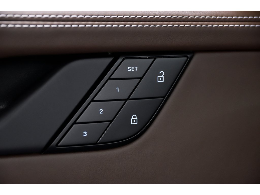 2023 Porsche 911 Carrera 4 GTS Cabriolet / Burmester /Front Axle in Laval, Quebec - 34 - w1024h768px