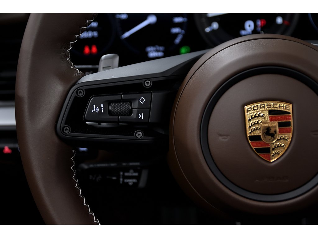 2023 Porsche 911 Carrera 4 GTS Cabriolet / Burmester /Front Axle in Laval, Quebec - 21 - w1024h768px