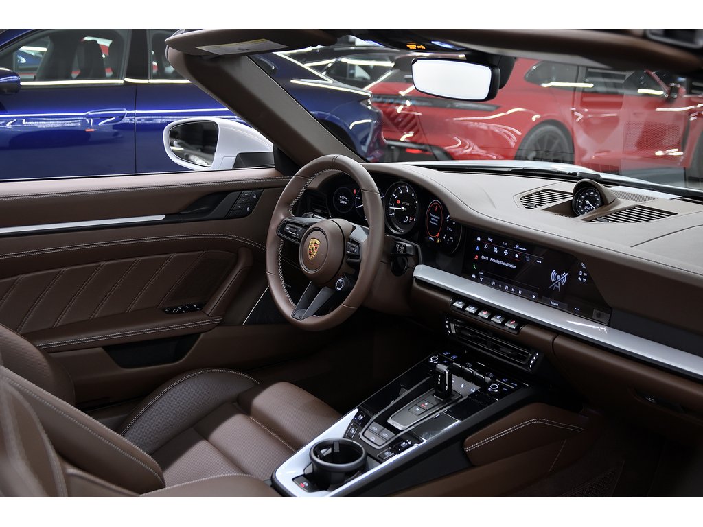 2023 Porsche 911 Carrera 4 GTS Cabriolet / Burmester /Front Axle in Laval, Quebec - 33 - w1024h768px