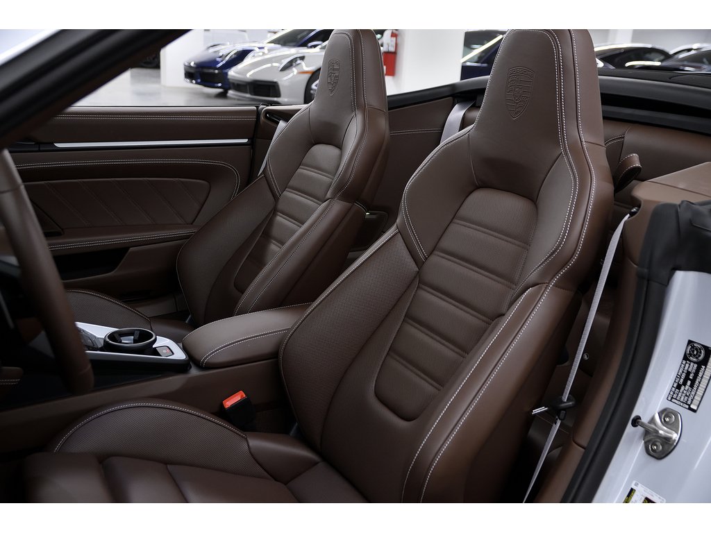 2023 Porsche 911 Carrera 4 GTS Cabriolet / Burmester /Front Axle in Laval, Quebec - 16 - w1024h768px