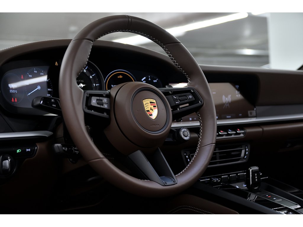 2023 Porsche 911 Carrera 4 GTS Cabriolet / Burmester /Front Axle in Laval, Quebec - 12 - w1024h768px