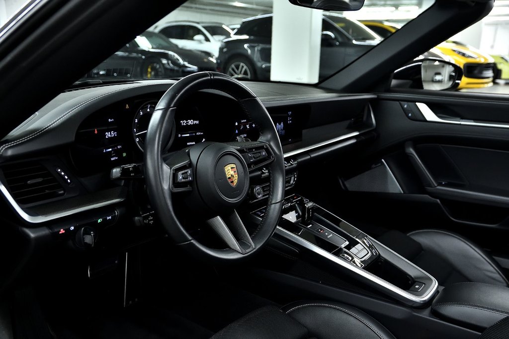 2023 Porsche 911 Carrera 4S Cabriolet in Laval, Quebec - 15 - w1024h768px