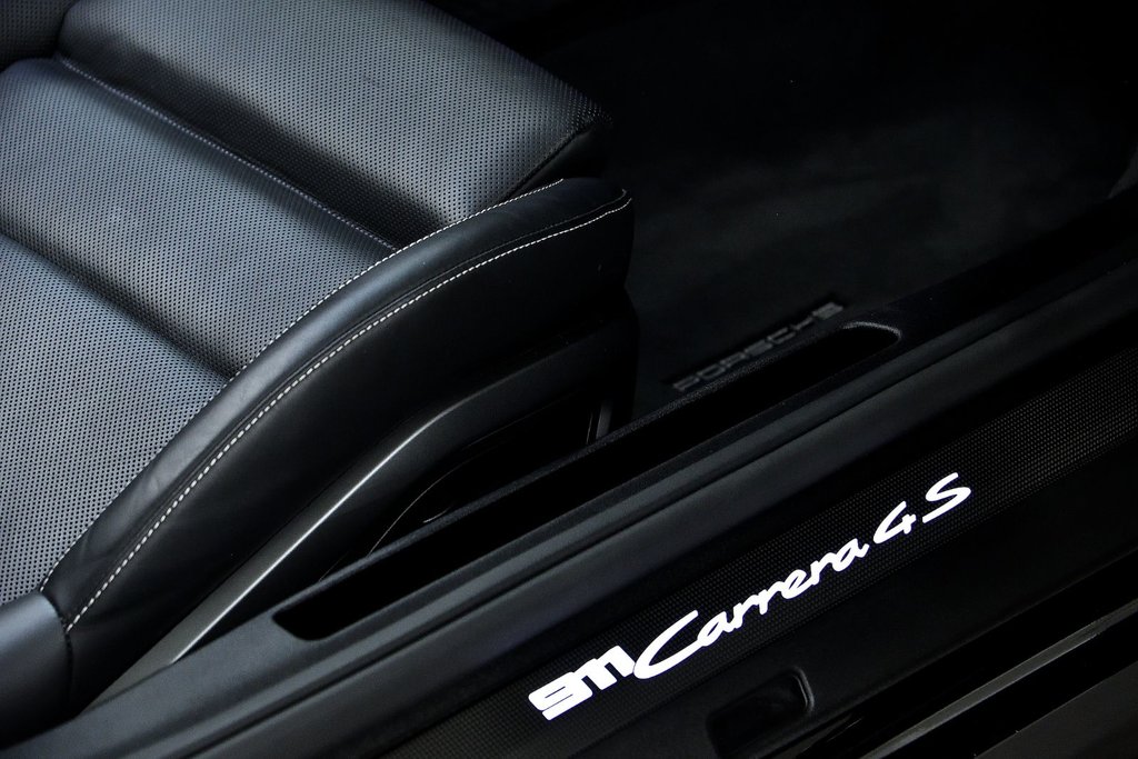 2023 Porsche 911 Carrera 4S Cabriolet in Laval, Quebec - 39 - w1024h768px