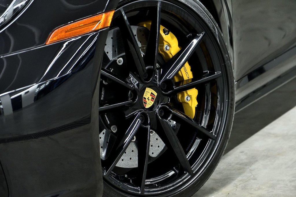 2023 Porsche 911 Carrera 4S Cabriolet in Laval, Quebec - 9 - w1024h768px