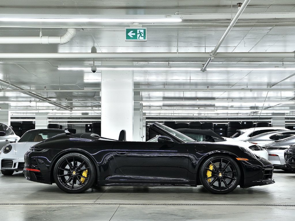 2023 Porsche 911 Carrera 4S Cabriolet in Laval, Quebec - 4 - w1024h768px