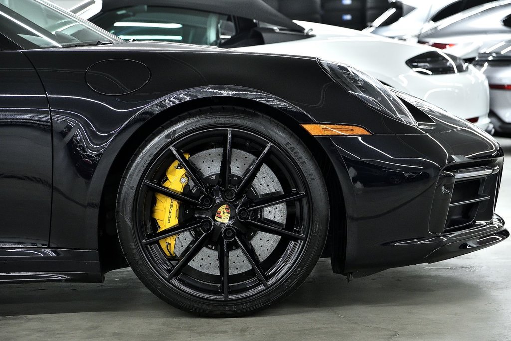 2023 Porsche 911 Carrera 4S Cabriolet in Laval, Quebec - 10 - w1024h768px