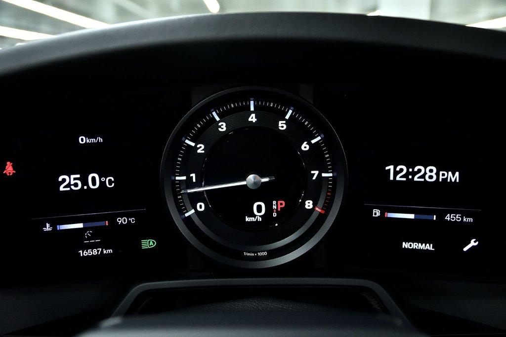 2023 Porsche 911 Carrera 4S Cabriolet in Laval, Quebec - 18 - w1024h768px
